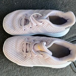 Adidas barely worn excellent condition, size 7 toddler